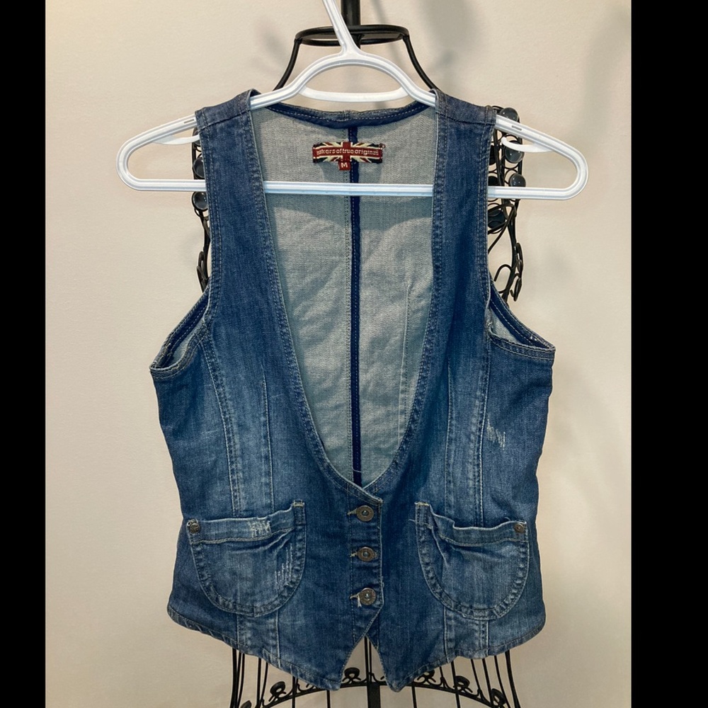 No sleeves jeans jacket